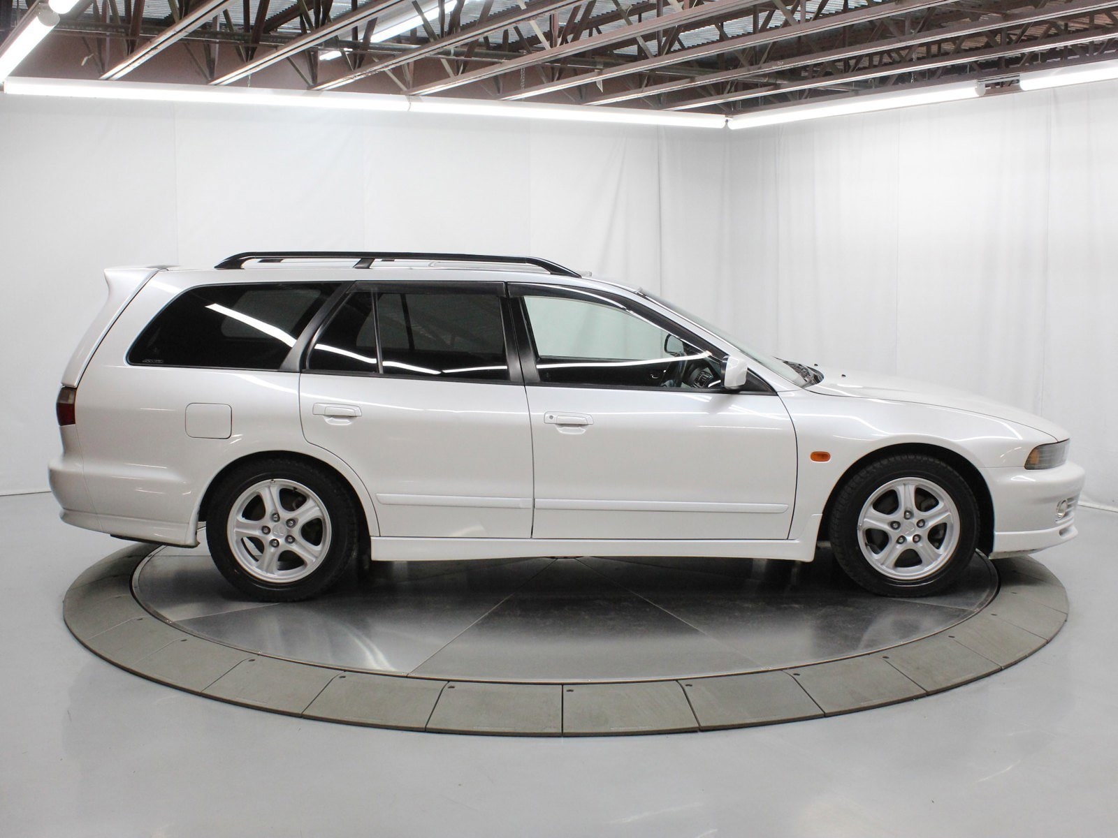 1997 Mitsubishi Legnum 10