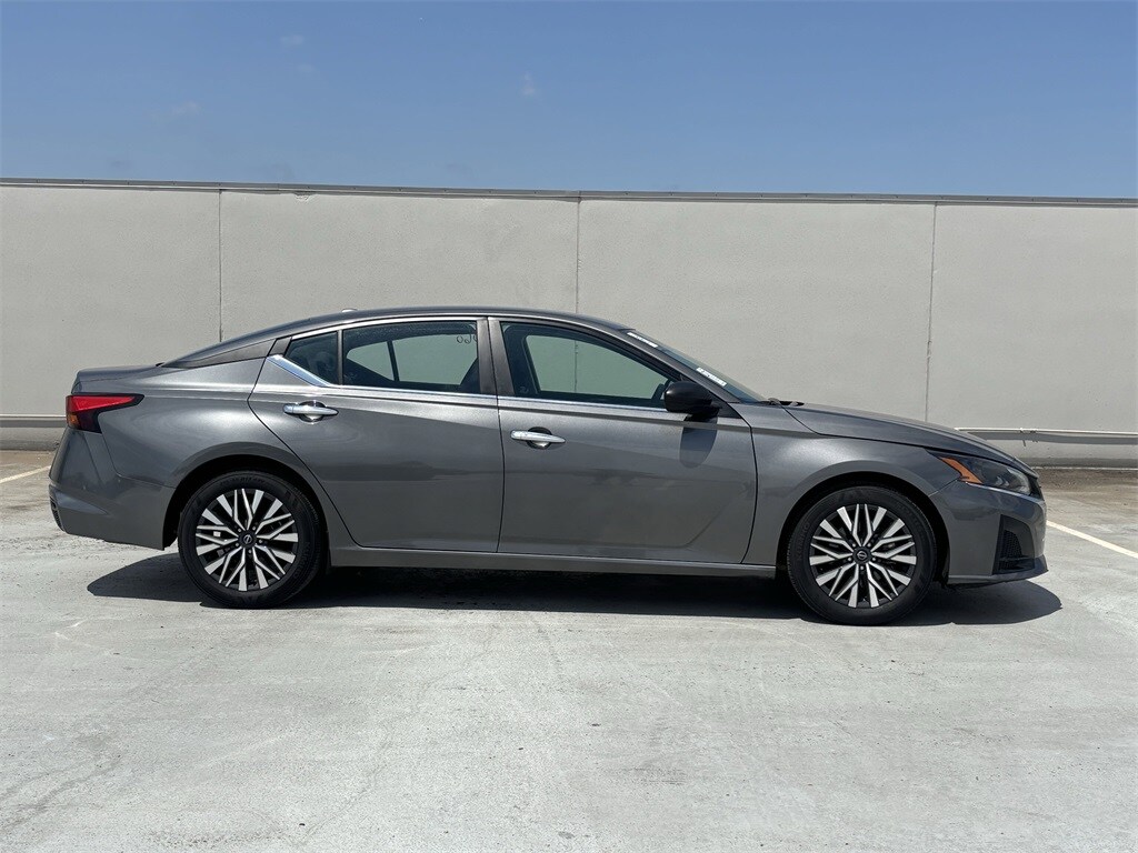 2025 Nissan Altima 2.5 SV photo 3