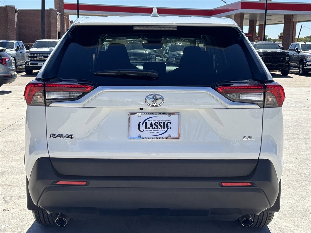 2024 Toyota RAV4 LE photo 4