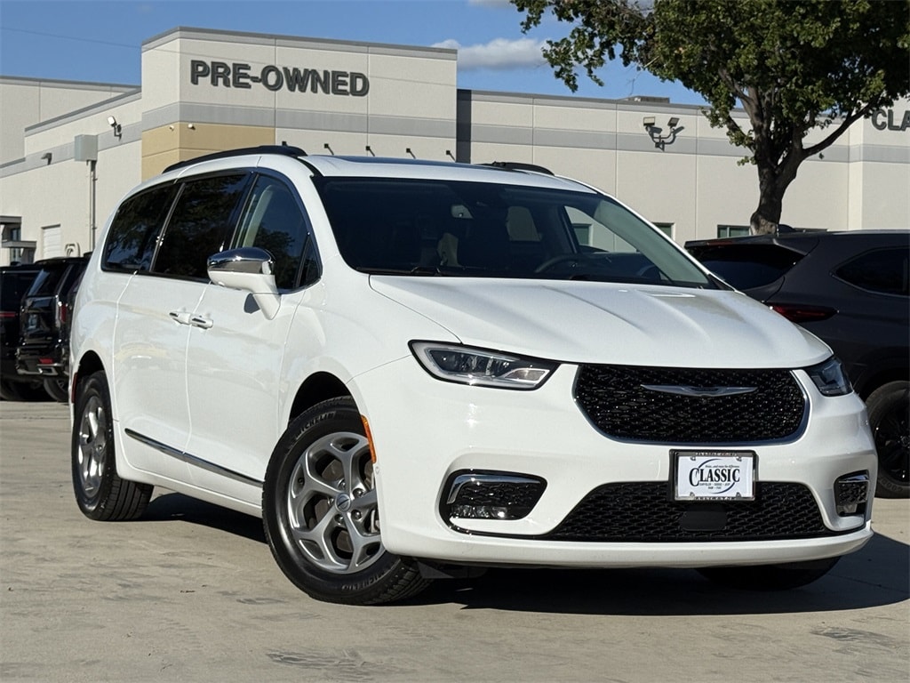 Used 2022 Chrysler Pacifica Limited Van Passenger Van