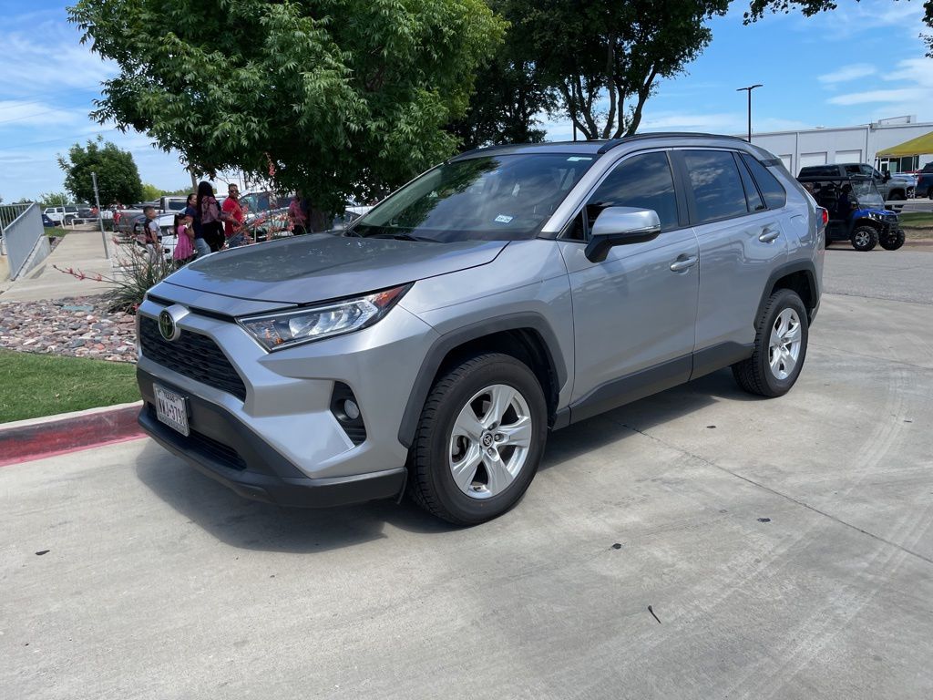 2021 Toyota RAV4 XLE FWD's photo