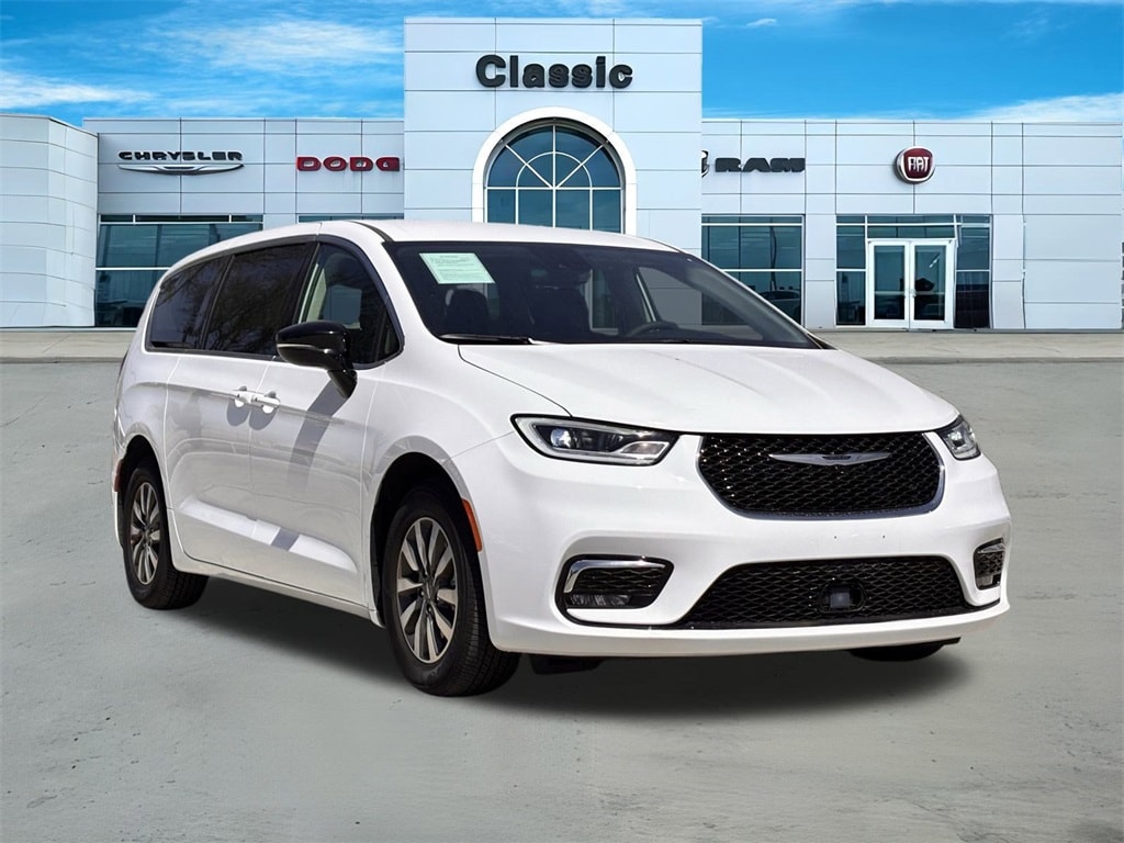 Used 2024 Chrysler Pacifica PHEV Select with VIN 2C4RC1S76RR121696 for sale in Arlington, TX