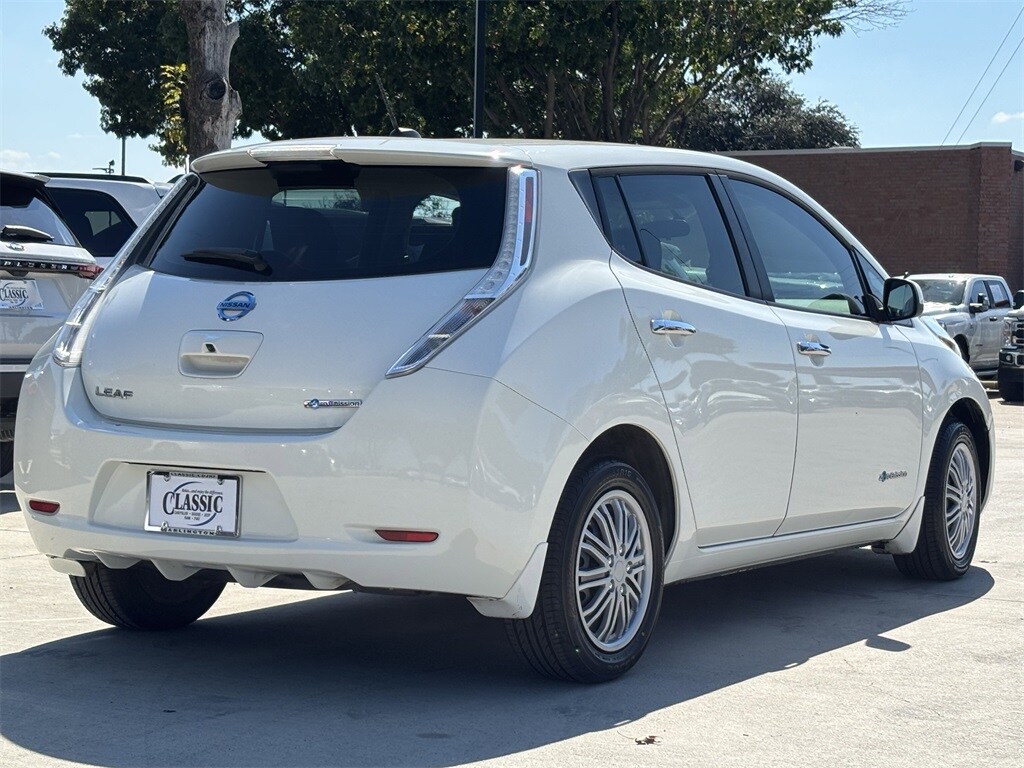 2015 Nissan Leaf S photo 3