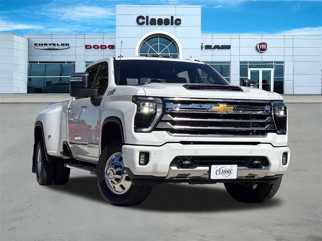 2024 Chevrolet Silverado 3500HD High Country's photo