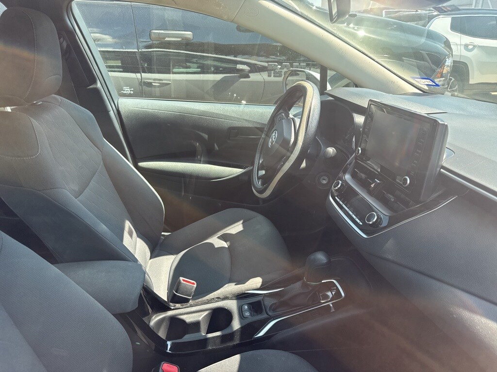 2022 Toyota Corolla LE photo 3