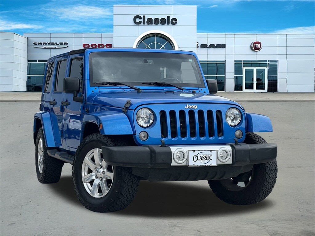 2015 Jeep Wrangler Unlimited Sahara photo 2