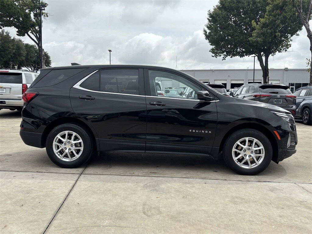 2023 Chevrolet Equinox LT photo 2