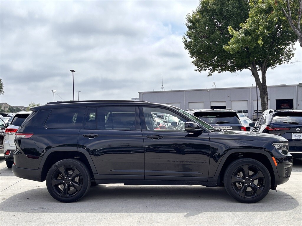 2022 Jeep Grand Cherokee Altitude photo 3