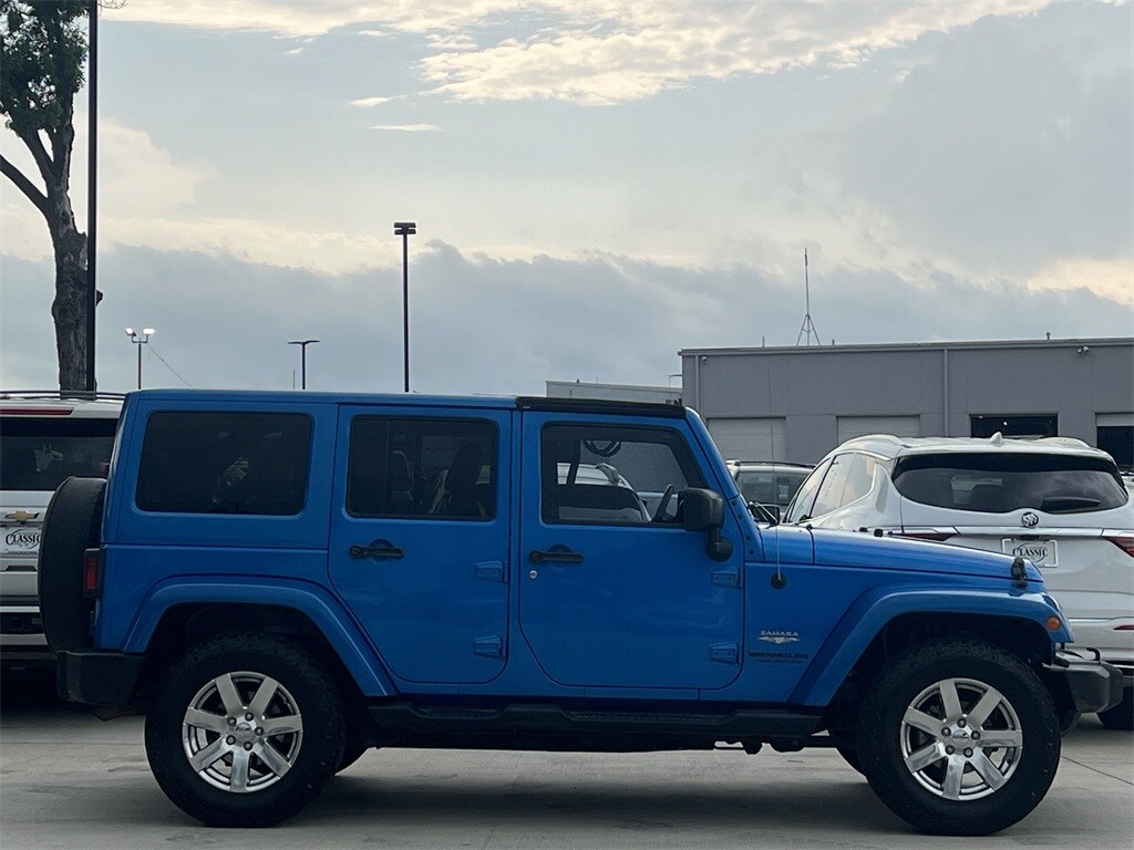 2015 Jeep Wrangler Unlimited Sahara photo 3