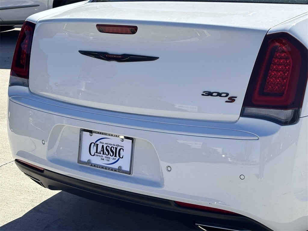 2022 Chrysler 300 S photo 4