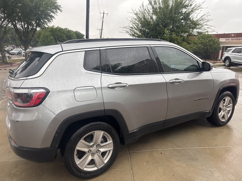 2022 Jeep Compass Latitude photo 4