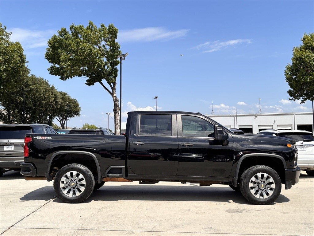 2023 Chevrolet Silverado 2500HD Custom photo 3