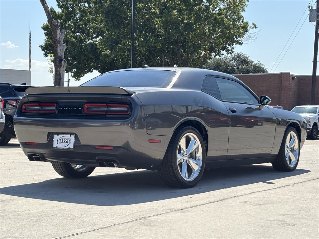 2015 Dodge Challenger SXT Plus photo 2