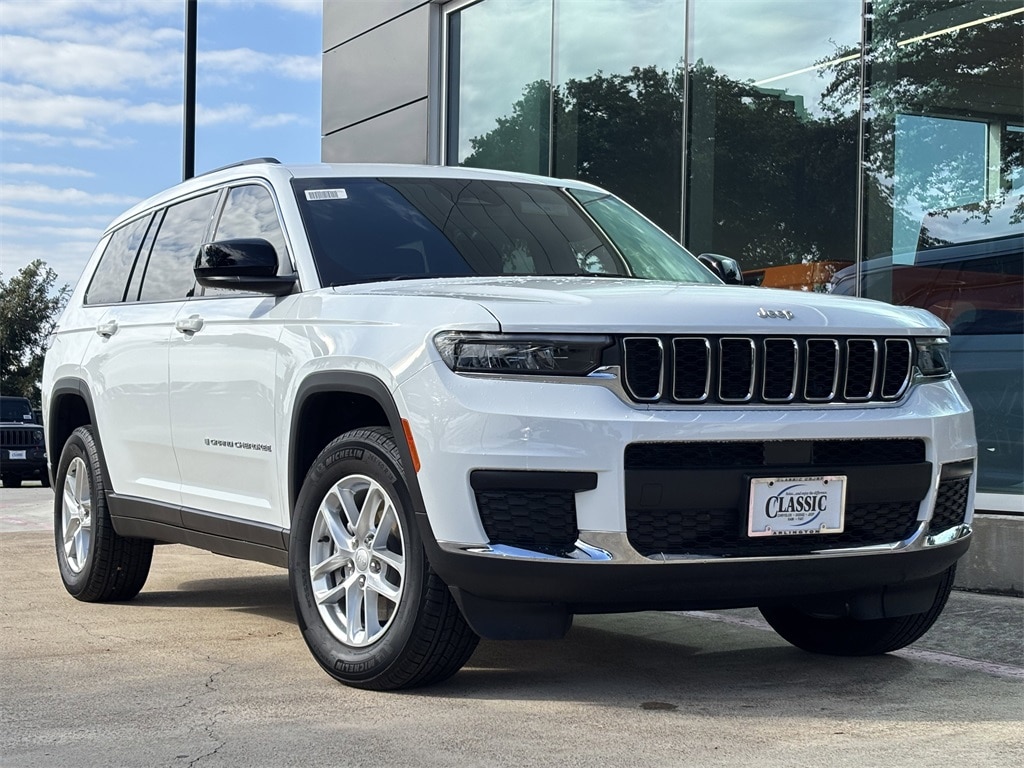 2025 Jeep Grand Cherokee L Laredo's photo