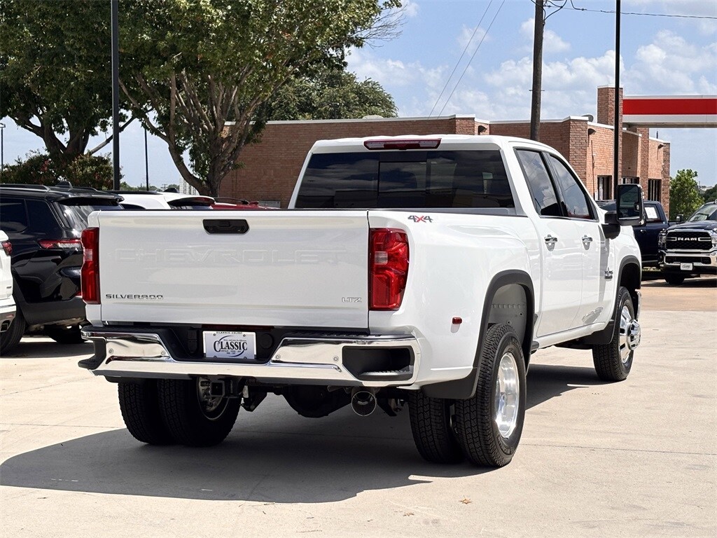2025 Chevrolet Silverado 3500HD LTZ photo 4
