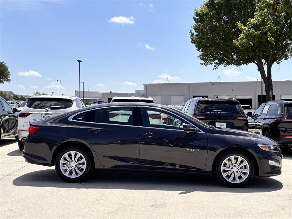 2025 Chevrolet Malibu 1LT photo 3