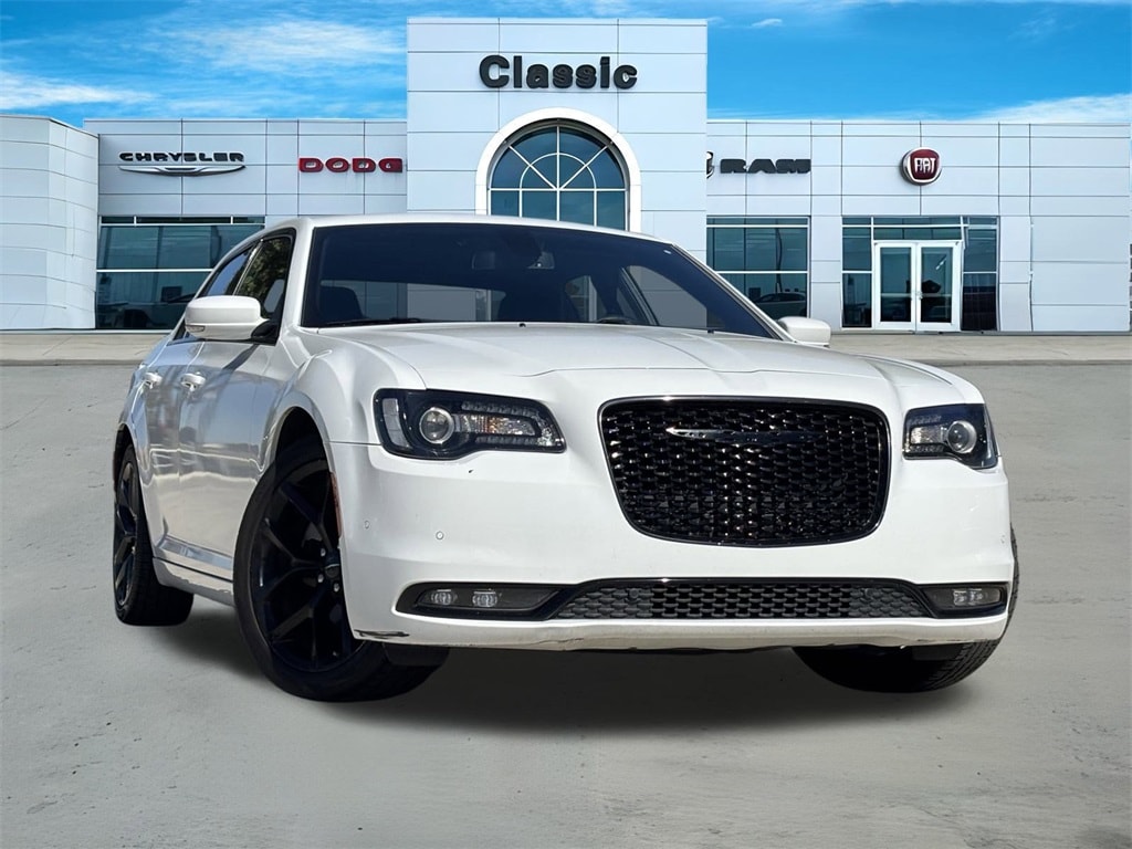 2022 Chrysler 300 S's photo