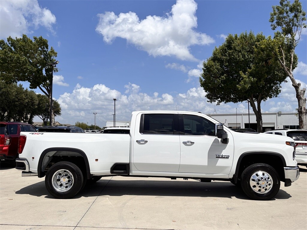 2025 Chevrolet Silverado 3500HD LTZ photo 3