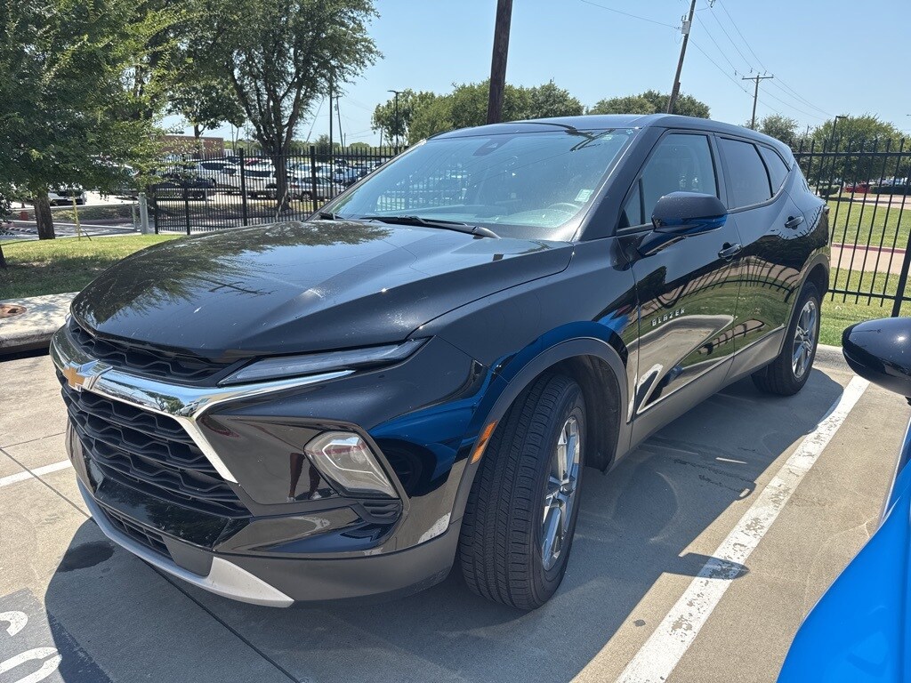 2025 Chevrolet Blazer 2LT photo 2