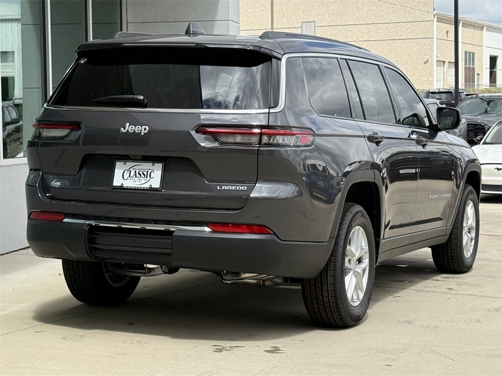 2025 Jeep Grand Cherokee Laredo photo 4
