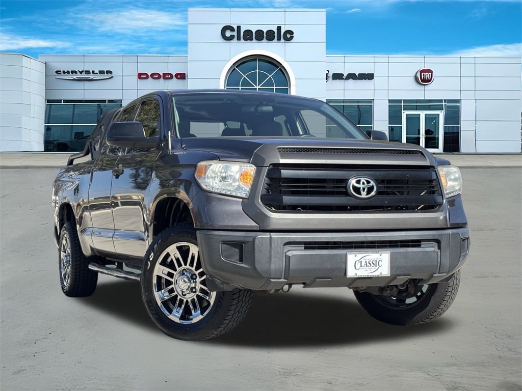 2015 Toyota Tundra SR's photo