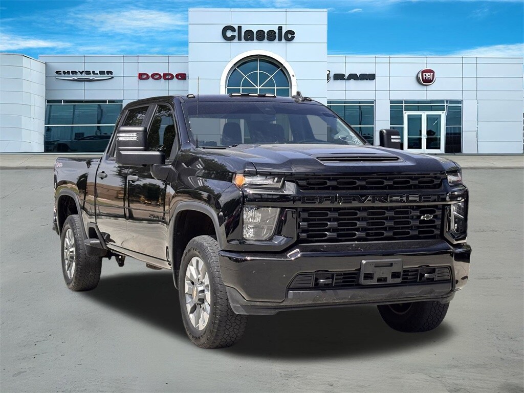 2023 Chevrolet Silverado 2500HD Custom photo 2