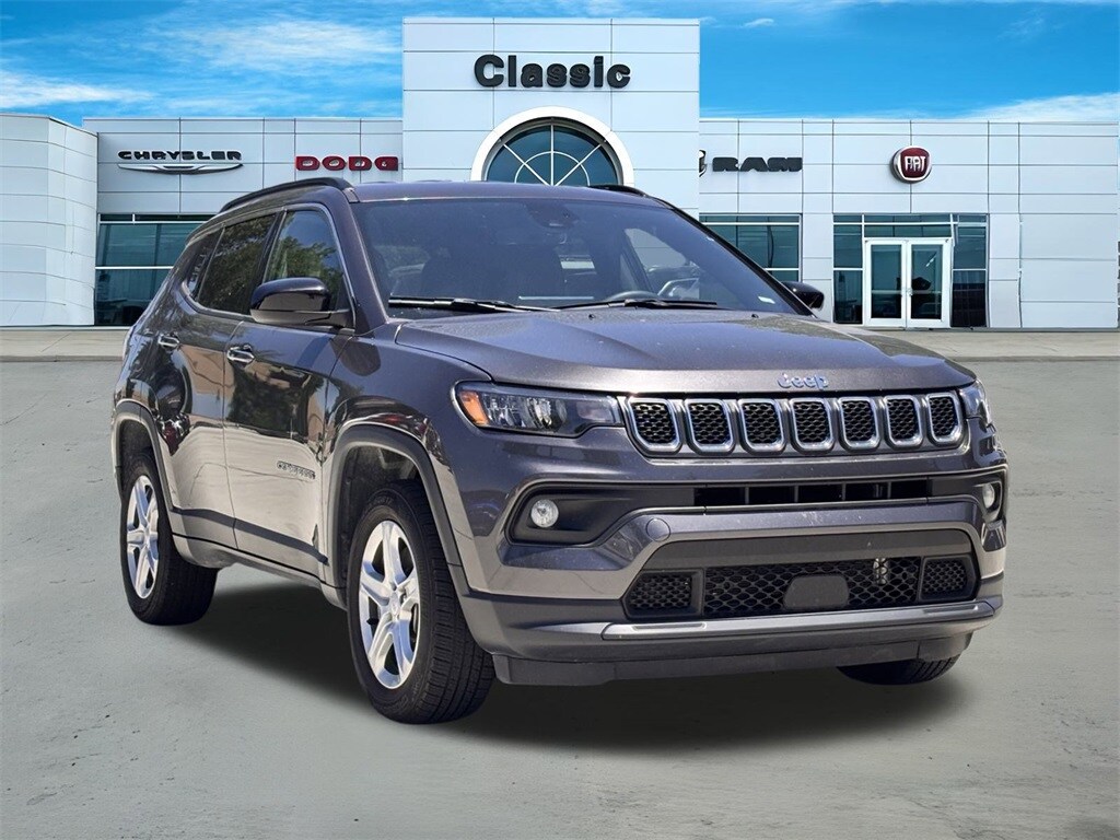 2024 Jeep Compass Latitude photo 2