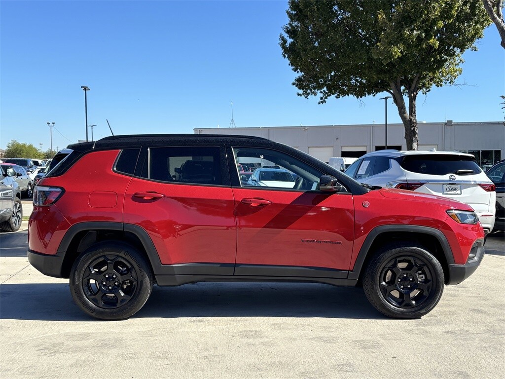 2024 Jeep Compass Trailhawk photo 2