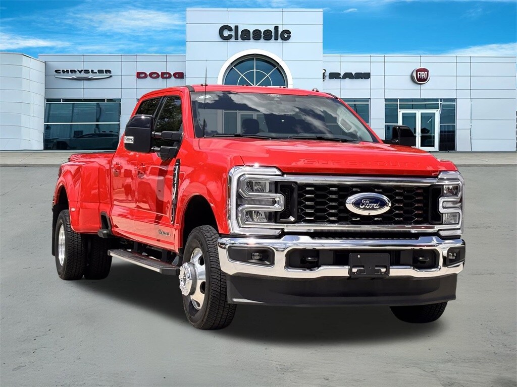 2025 Ford F-350 Lariat photo 2