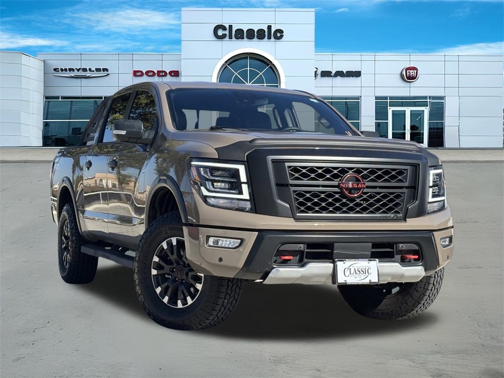 2023 Nissan Titan PRO-4X's photo