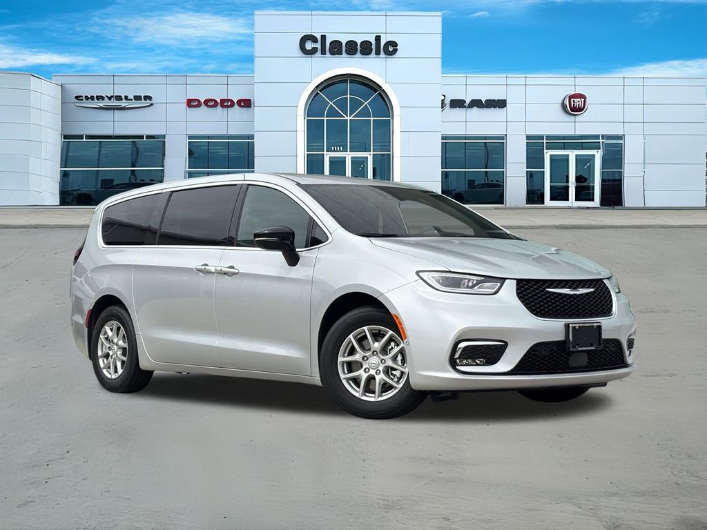 2026 Chrysler Pacifica Select's photo