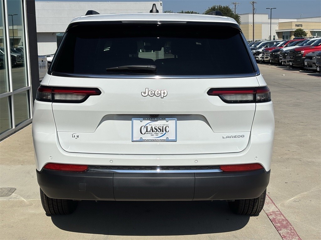 2025 Jeep Grand Cherokee Laredo photo 3