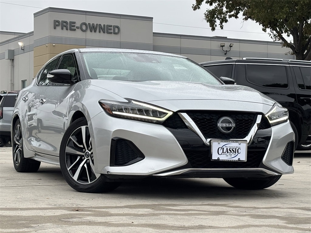 2023 Nissan Maxima SV's photo