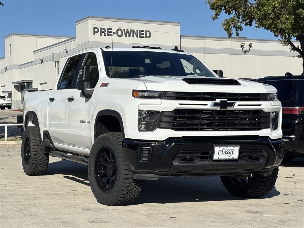 2024 Chevrolet Silverado 2500HD Custom's photo