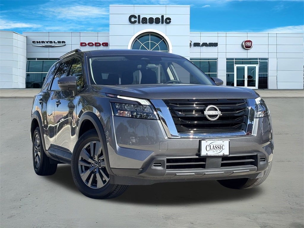 2024 Nissan Pathfinder SV