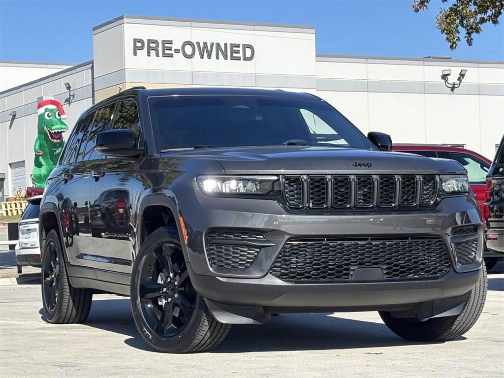 2023 Jeep Grand Cherokee Altitude's photo