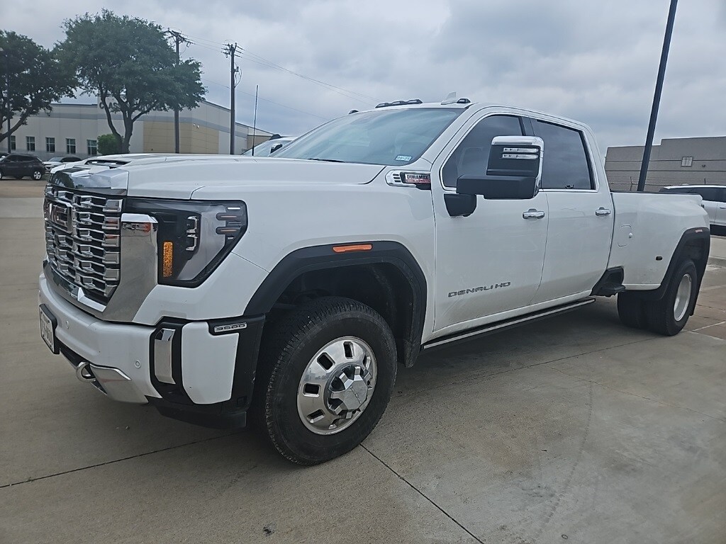 2024 Gmc Sierra 3500 HD Denali photo 2