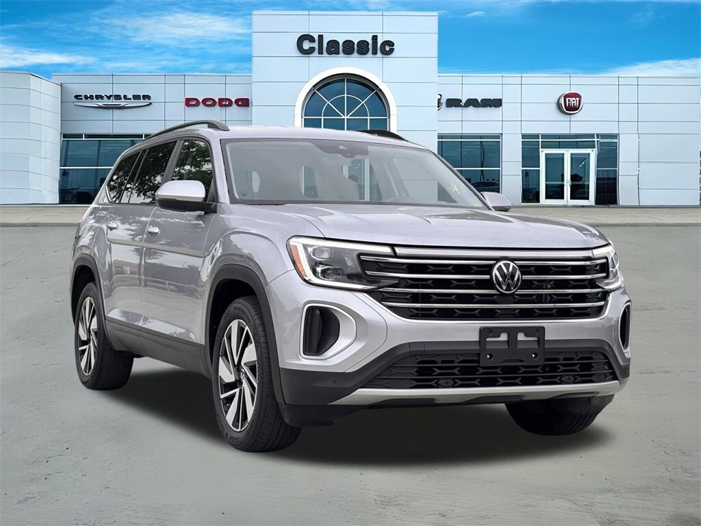 2024 Volkswagen Atlas SE Technology photo 2