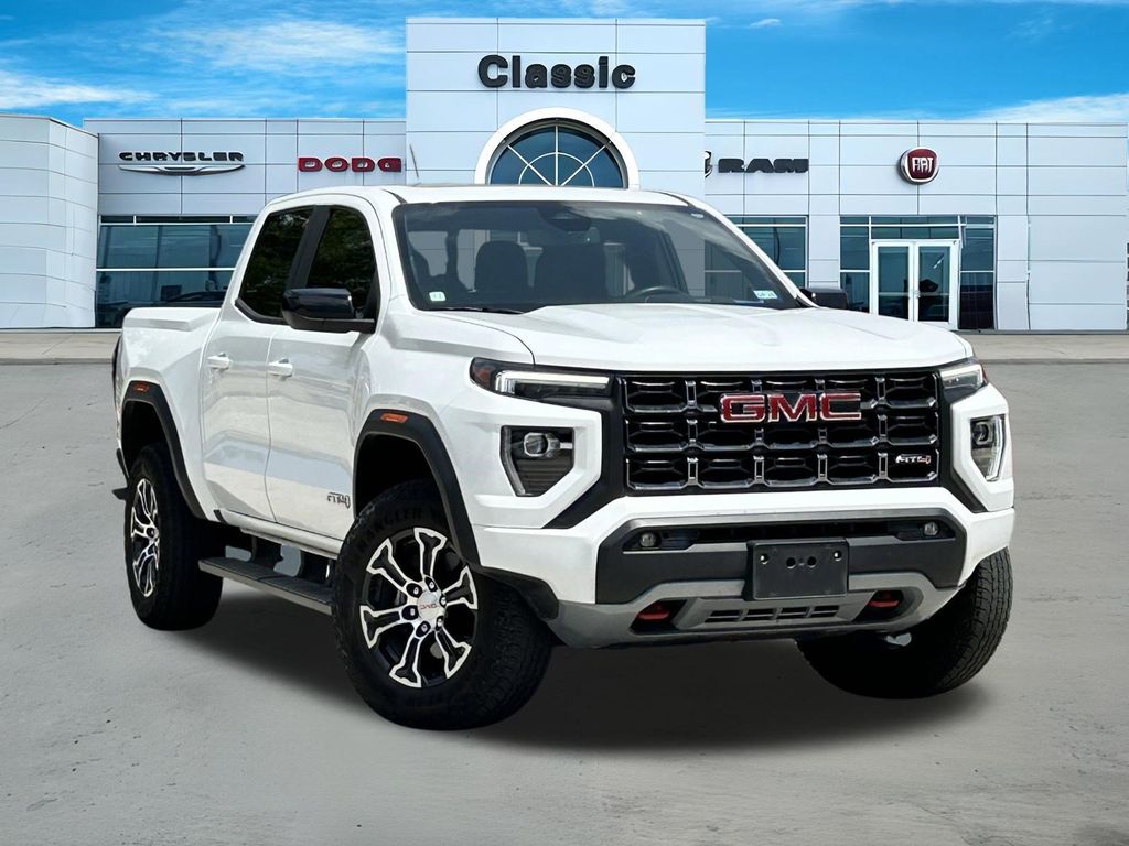 2024 GMC Canyon 4WD AT4 Crew Cab Short Box's photo