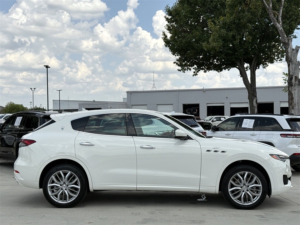 2022 Maserati Levante GT photo 3
