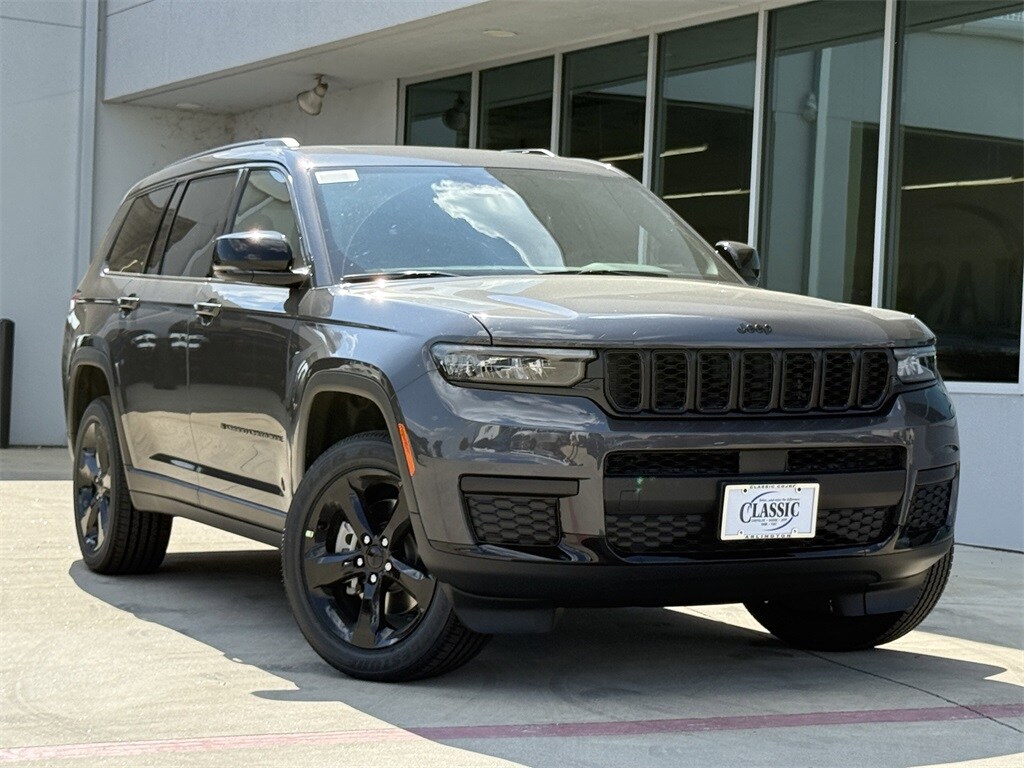 2025 Jeep Grand Cherokee Altitude photo 2