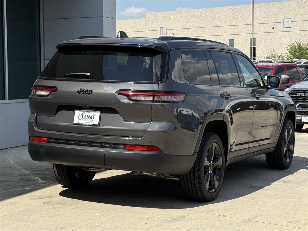 2025 Jeep Grand Cherokee Altitude photo 4