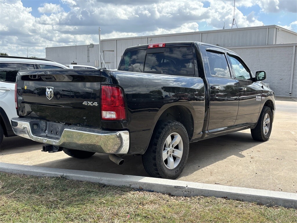 2017 Ram 1500 SLT photo 3