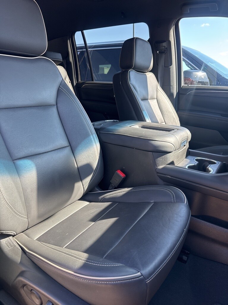 2024 Gmc Yukon XL SLT photo 3