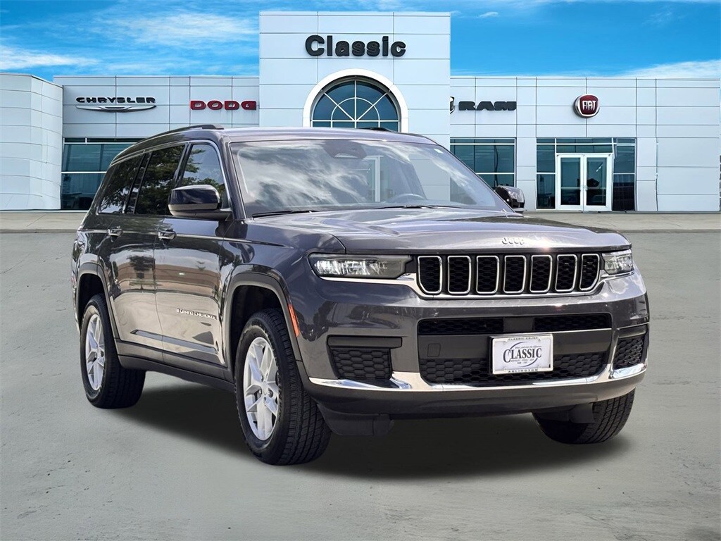 2023 Jeep Grand Cherokee Laredo photo 2