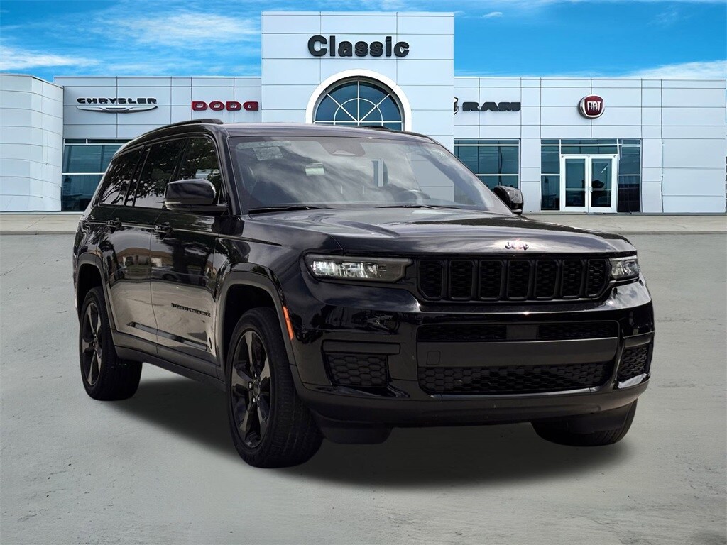 2022 Jeep Grand Cherokee Altitude photo 2