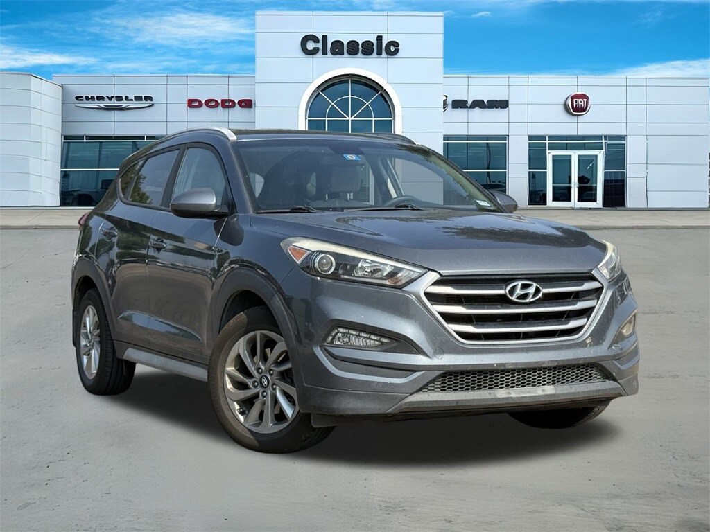 2017 Hyundai Tucson SE photo 2