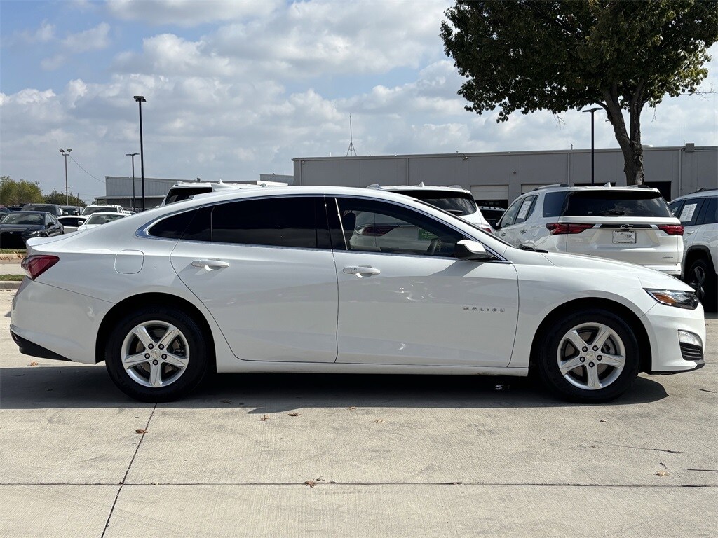 2022 Chevrolet Malibu 1LT photo 2
