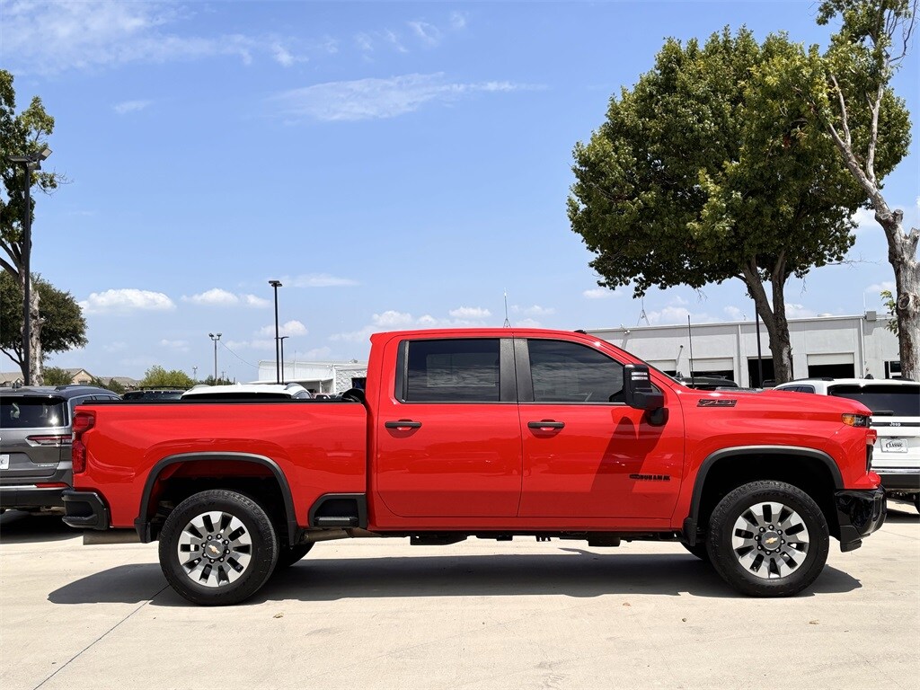 2024 Chevrolet Silverado 2500HD Custom photo 3