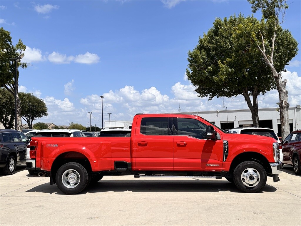 2025 Ford F-350 Lariat photo 3